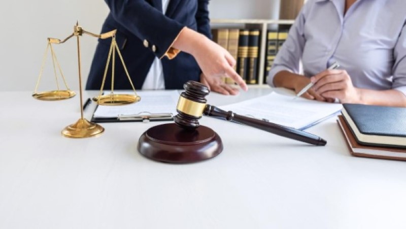 עורך דין לענייני חוזים